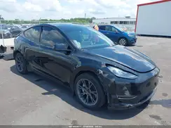 7SAYGAEE0SF269048 2025 TESLA MODEL Y