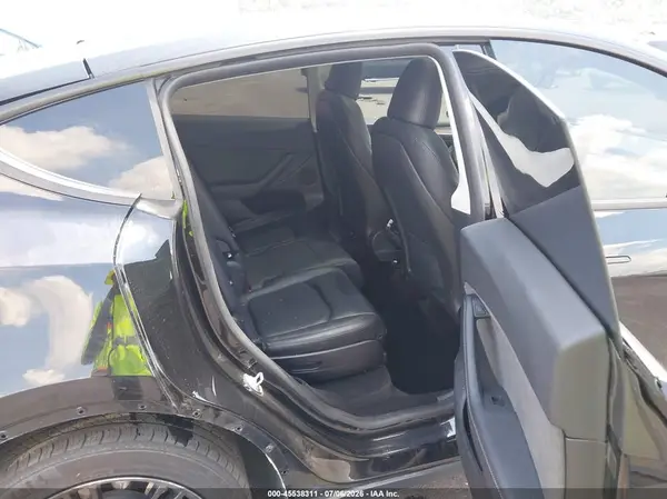 7SAYGAEE0SF269048 2025 TESLA MODEL Y - Image 8