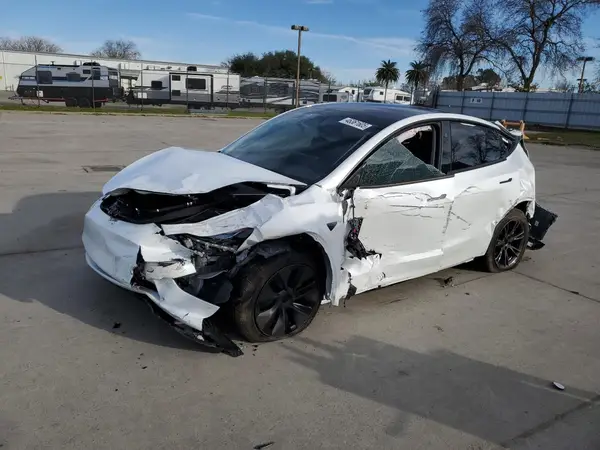 7SAYGAEE0SF285010 2025 TESLA MODEL Y - Image 1