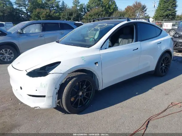 7SAYGAEE1NF336521 2022 TESLA MODEL Y - Image 2