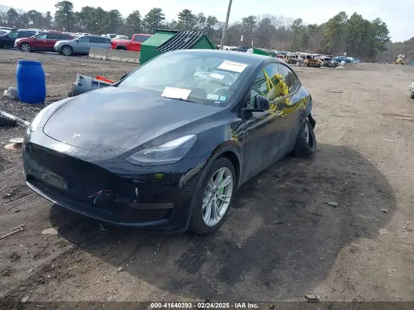 7SAYGAEE1NF364514 2022 TESLA MODEL Y - Image 2