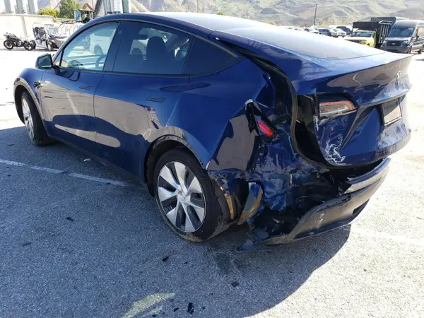 7SAYGAEE1NF365744 2022 TESLA MODEL Y - Image 2