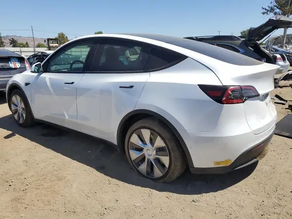 7SAYGAEE1NF378381 2022 TESLA MODEL Y - Image 2