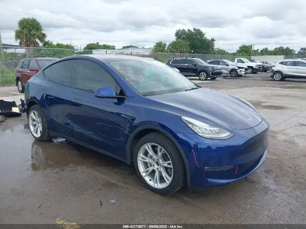 7SAYGAEE1NF399523 2022 TESLA MODEL Y - Image 1