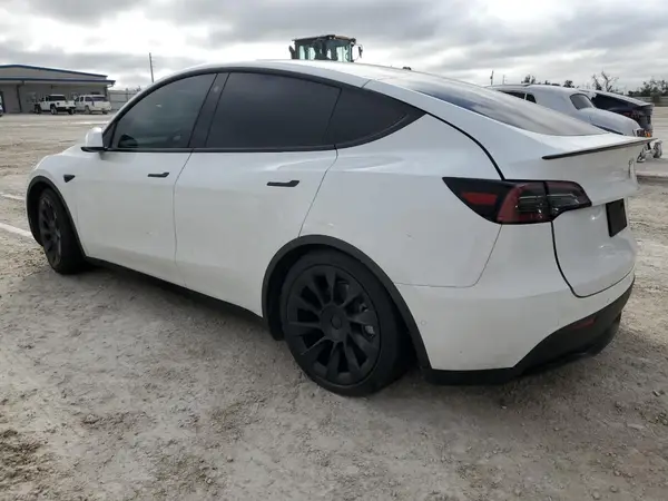 7SAYGAEE1NF420838 2022 TESLA MODEL Y - Image 2