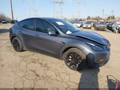 7SAYGAEE1NF432746 2022 TESLA MODEL Y