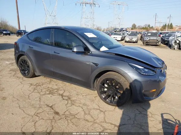 7SAYGAEE1NF432746 2022 TESLA MODEL Y - Image 1