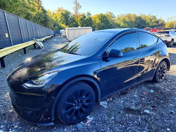 7SAYGAEE1NF433296 2022 TESLA MODEL Y - Image 1