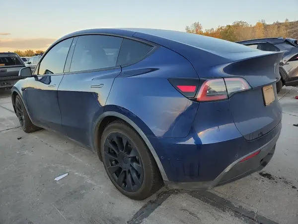7SAYGAEE1NF464886 2022 TESLA MODEL Y - Image 2