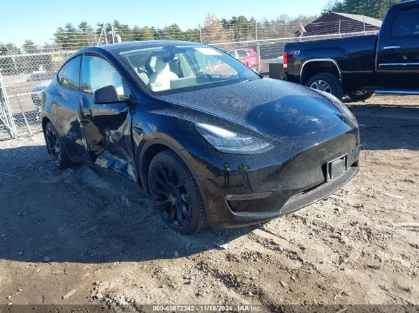 7SAYGAEE1NF467559 2022 TESLA MODEL Y - Image 1