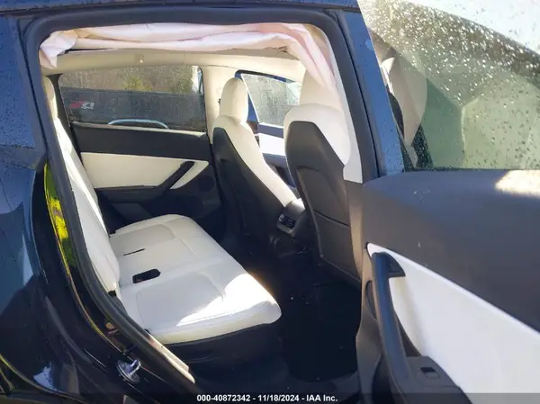 7SAYGAEE1NF467559 2022 TESLA MODEL Y - Image 8