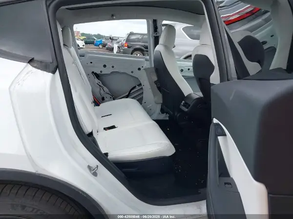 7SAYGAEE1NF467562 2022 TESLA MODEL Y - Image 8