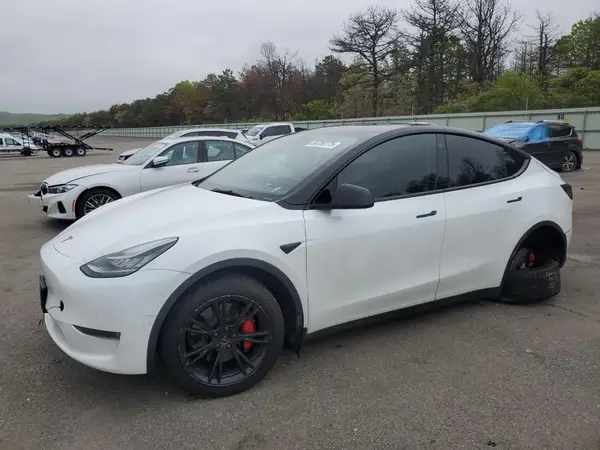 7SAYGAEE1NF518364 2022 TESLA MODEL Y - Image 1