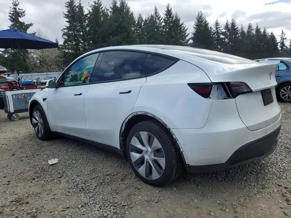 7SAYGAEE1NF520888 2022 TESLA MODEL Y - Image 2