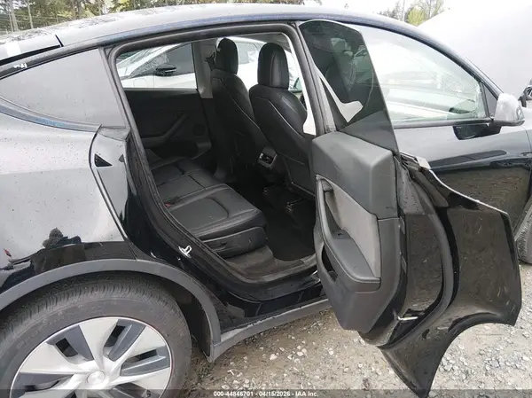 7SAYGAEE1NF535083 2022 TESLA MODEL Y - Image 8