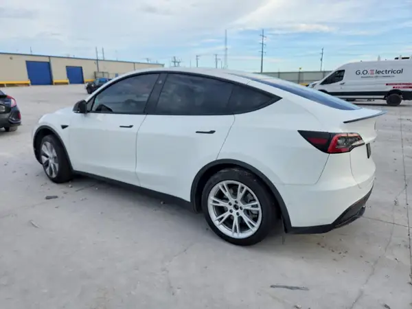 7SAYGAEE1NF543507 2022 TESLA MODEL Y - Image 2