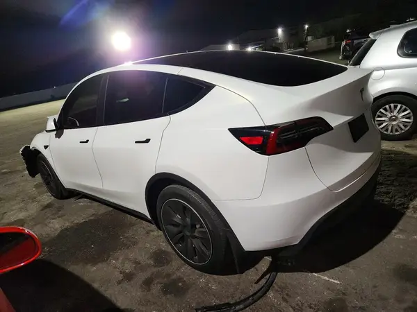 7SAYGAEE1NF548190 2022 TESLA MODEL Y - Image 2