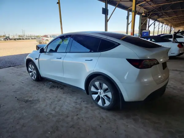 7SAYGAEE1NF552143 2022 TESLA MODEL Y - Image 2