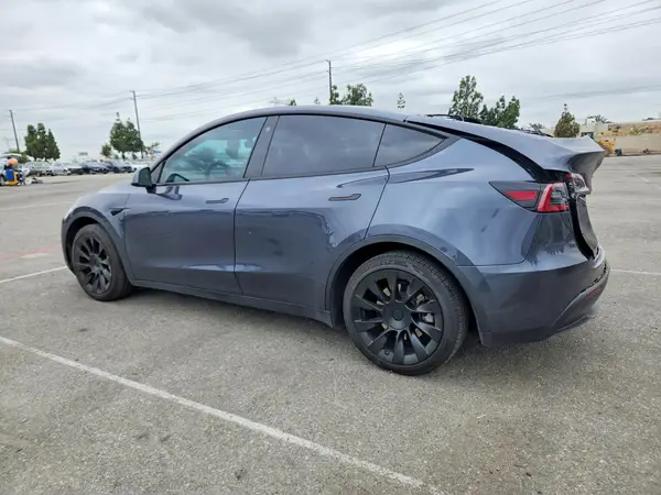 7SAYGAEE1NF554135 2022 TESLA MODEL Y - Image 2