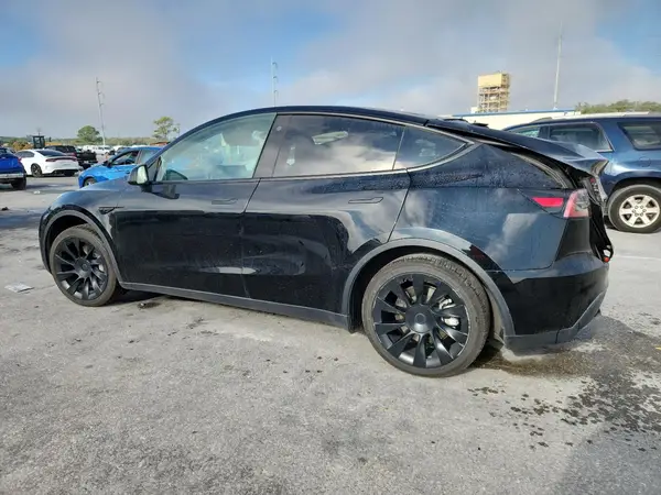 7SAYGAEE1PF588675 2023 TESLA MODEL Y - Image 2