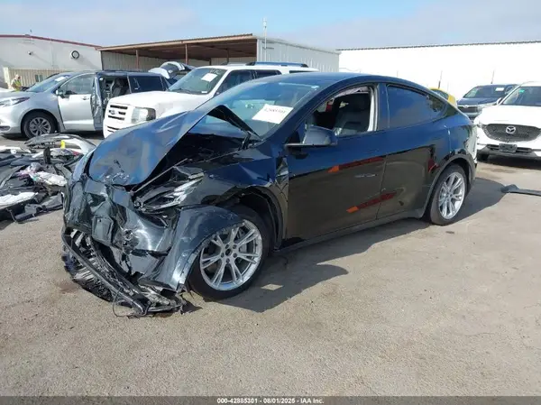 7SAYGAEE1PF594220 2023 TESLA MODEL Y - Image 2