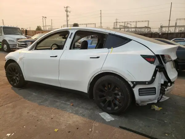 7SAYGAEE1PF620153 2023 TESLA MODEL Y - Image 2