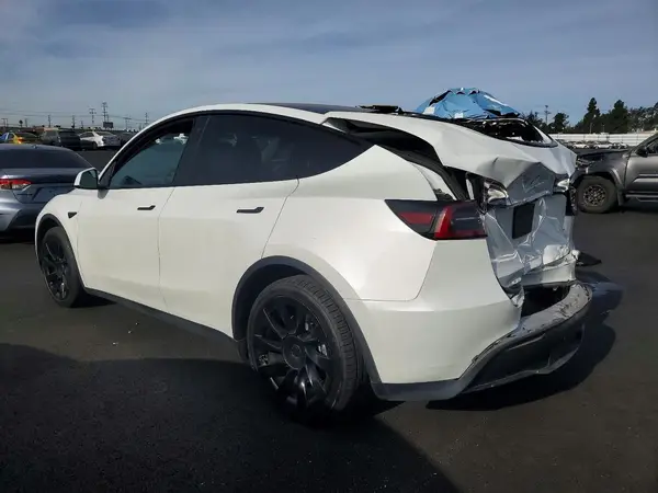 7SAYGAEE1PF620198 2023 TESLA MODEL Y - Image 2