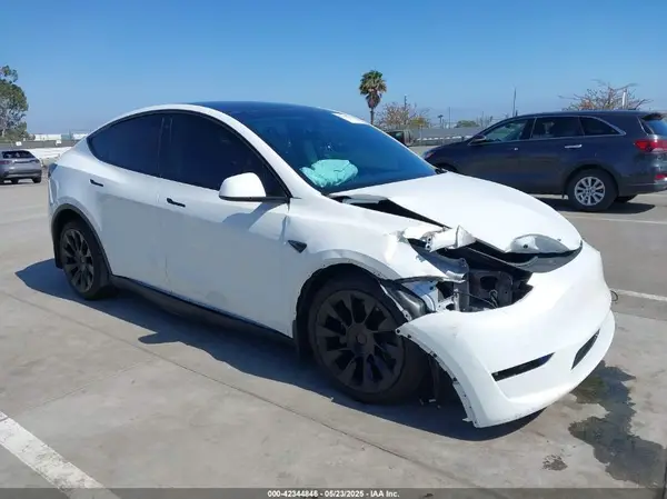 7SAYGAEE1PF637017 2023 TESLA MODEL Y - Image 1