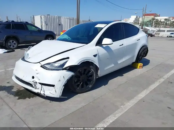7SAYGAEE1PF637017 2023 TESLA MODEL Y - Image 2