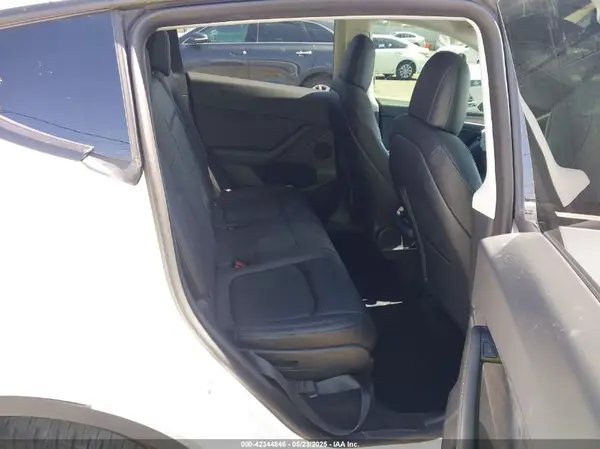 7SAYGAEE1PF637017 2023 TESLA MODEL Y - Image 8