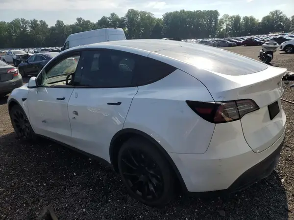 7SAYGAEE1PF665979 2023 TESLA MODEL Y - Image 2