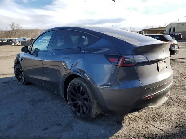 7SAYGAEE1PF672995 2023 TESLA MODEL Y - Image 2