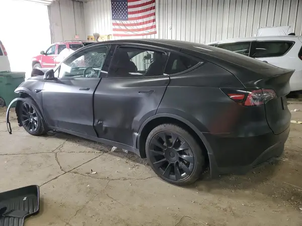 7SAYGAEE1PF695175 2023 TESLA MODEL Y - Image 2