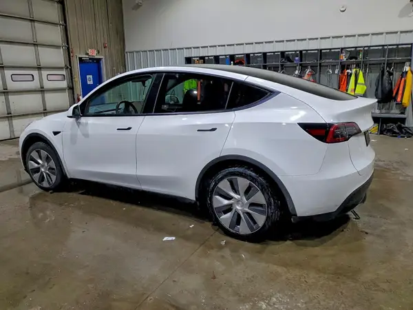 7SAYGAEE1PF757223 2023 TESLA MODEL Y - Image 2