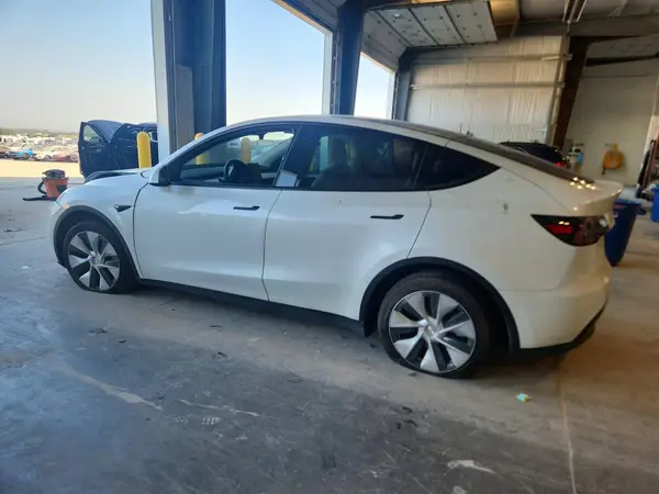7SAYGAEE1PF759294 2023 TESLA MODEL Y - Image 2