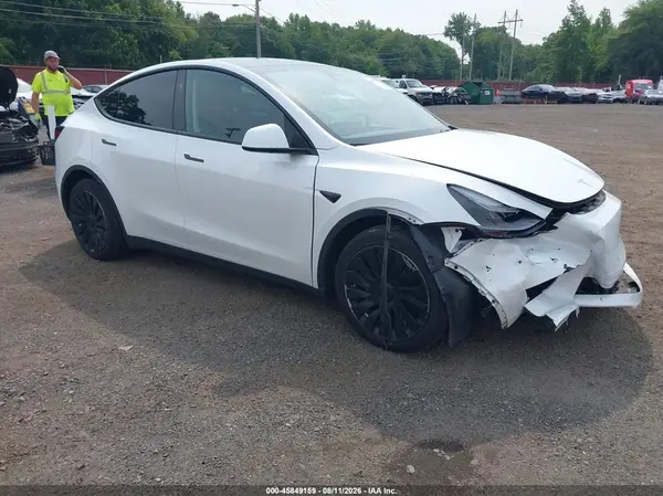 7SAYGAEE1PF792134 2023 TESLA MODEL Y - Image 1