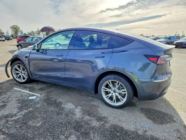 7SAYGAEE1PF805710 2023 TESLA MODEL Y - Image 2