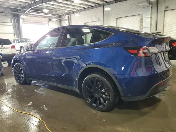 7SAYGAEE1PF814522 2023 TESLA MODEL Y - Image 2
