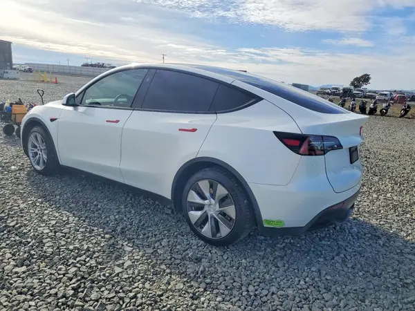 7SAYGAEE1PF828176 2023 TESLA MODEL Y - Image 2
