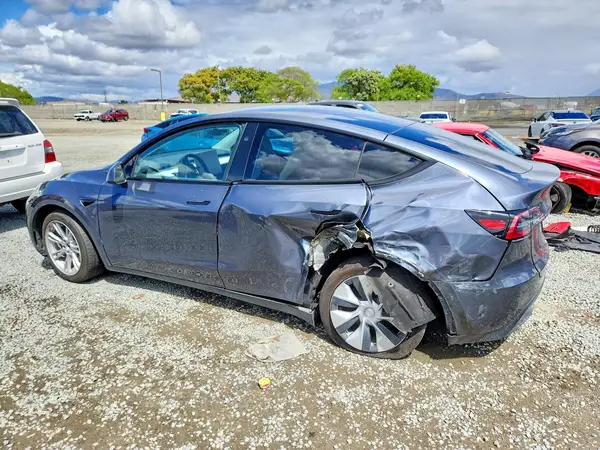 7SAYGAEE1PF885901 2023 TESLA MODEL Y - Image 2