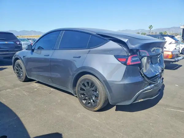7SAYGAEE1PF948558 2023 TESLA MODEL Y - Image 2