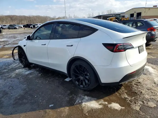 7SAYGAEE1PF969121 2023 TESLA MODEL Y - Image 2