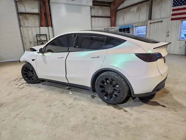 7SAYGAEE1PF976683 2023 TESLA MODEL Y - Image 2
