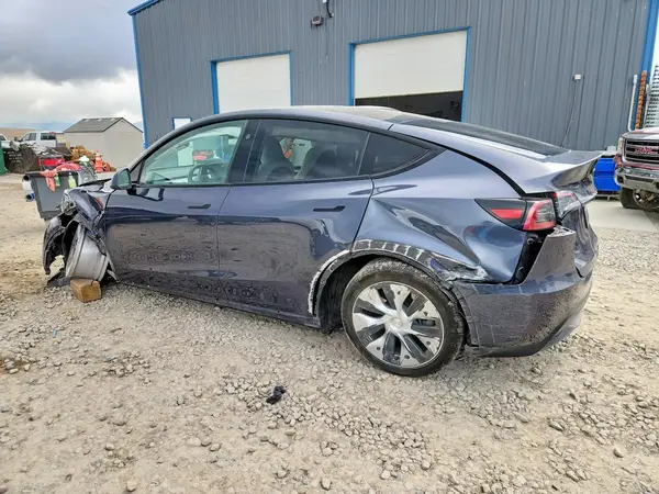 7SAYGAEE1PF978790 2023 TESLA MODEL Y - Image 2