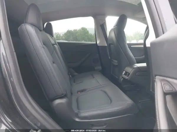 7SAYGAEE1RF018713 2024 TESLA MODEL Y - Image 8