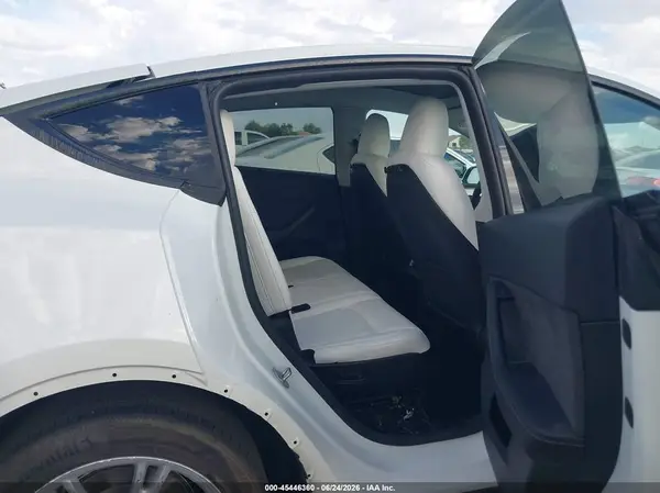 7SAYGAEE1RF030828 2024 TESLA MODEL Y - Image 8