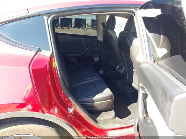 7SAYGAEE1RF048102 2024 TESLA MODEL Y - Image 8