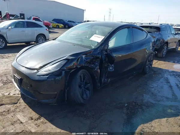 7SAYGAEE1RF100568 2024 TESLA MODEL Y - Image 2
