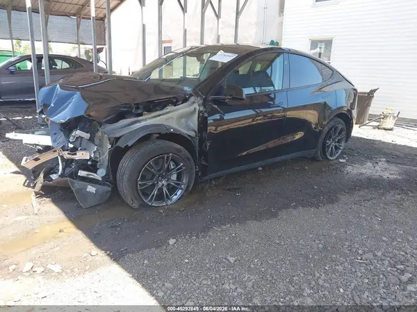 7SAYGAEE1RF105219 2024 TESLA MODEL Y - Image 2