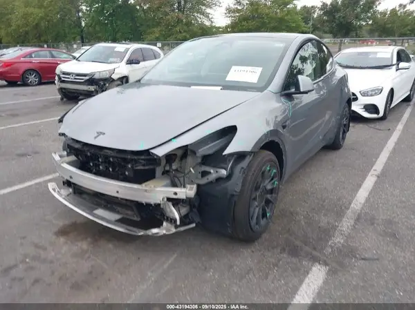 7SAYGAEE1RF109836 2024 TESLA MODEL Y - Image 2